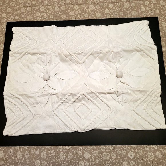 NEW Set of 2 White Cotton Quilted Pillow Shams, Cutwork & 3-D Applique! - Picture 2 of 11